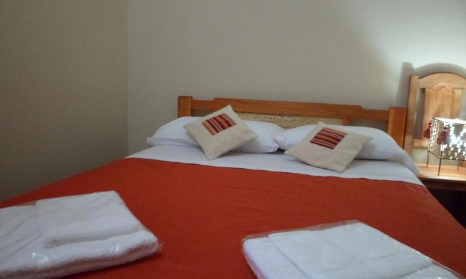Huacalera House | Welcoming El Cardon Hospedaje: Family-Friendly with Breakfast