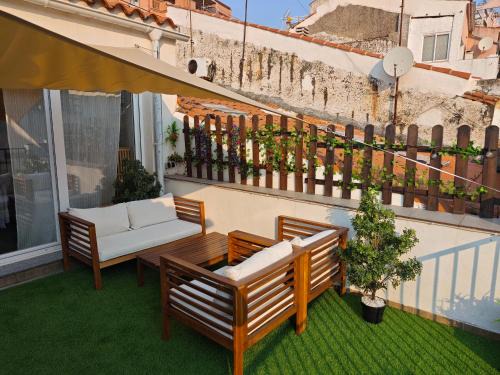 Distrito Centro-Casco-Antiguo Apartment | Discover El Castúo: Historic Center Hotel with Parking