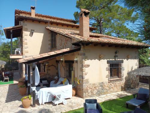Mora de Rubielos House | Stunning El Castillico de Mar: Oceanfront Pet-Friendly Retreat