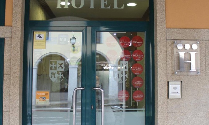 Ponferrada Hotel | Experience El Castillo: Family-Friendly with Spa & Dining