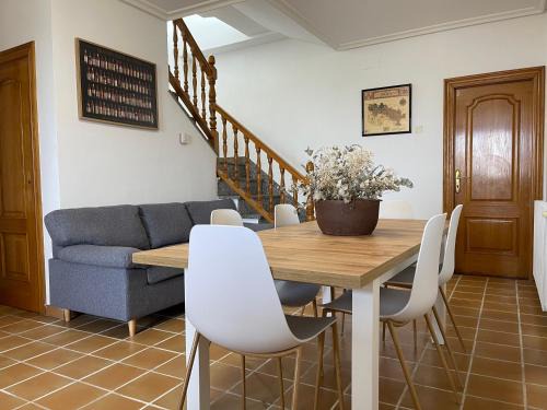 Agoncillo Apartment | Discover El Castillo: Family-Friendly Retreat with Pool