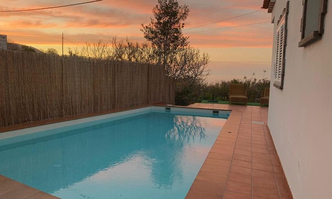 Icod de los Vinos Apartment | Discover El Cercado: Family-Friendly with Oceanfront Pool