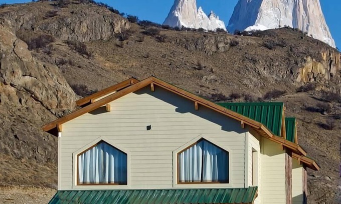El Chalten Hotel | Guest Rated El Chalten Aparts with Spa and Family Amenities