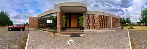 Cotopaxi House | Exceptional El Chasqui Guest House with Unique Amenities