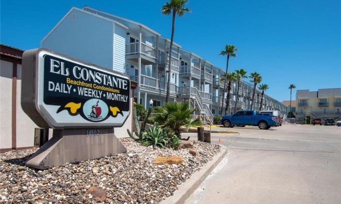 Corpus Christi House | El Constante 128K: Oceanfront Bliss with Pool & Hot Tub