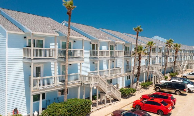 Corpus Christi House | El Constante 220: Oceanfront Escape with Pool & Hot Tub