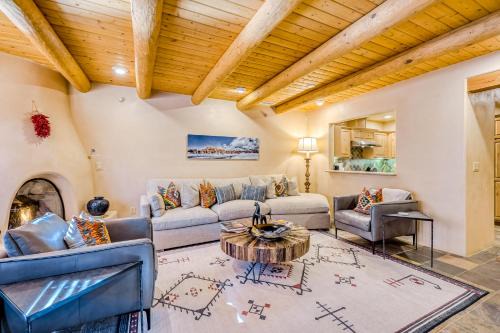 Downtown Santa Fe Apartment | Family-Friendly El Corazon: Steps to the Plaza Awaits You