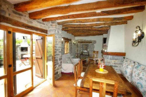 Ainsa-Sobrarbe House | Experience El Corral de Villacampa: Pet-Friendly Ocean Views