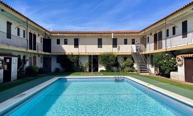 Els Griells Apartment | Cozy El Cortijo 7: Pet-Friendly Oceanfront Retreat