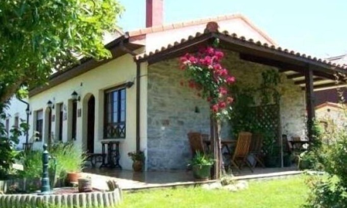 San Pedro de la Ribera Cottage | El Cueto Apartments: Oceanfront Getaway for Two