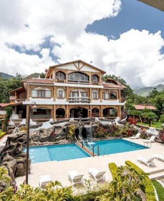 Vilcabamba Hotel | Relax at El Descanso del Toro Hosteria-Spa with Pool & Ocean View