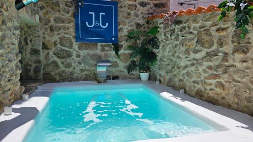 Montanchez Villa | Relaxing El Edén Casas Rurales: Pool, Jacuzzi & Ocean Views