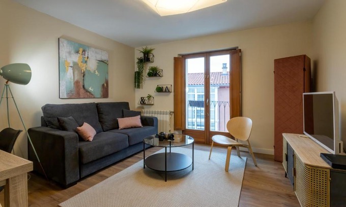 Burgos Apartment | Experience El Encanto del 12: Pet-Friendly Retreat with High Ratings