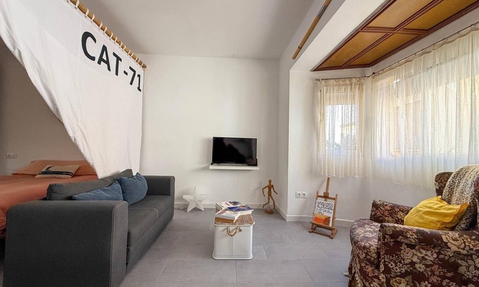 Sant Carles de la Rapita Apartment | Delightful El Estudio de La Rapita: Pet Friendly & Spa