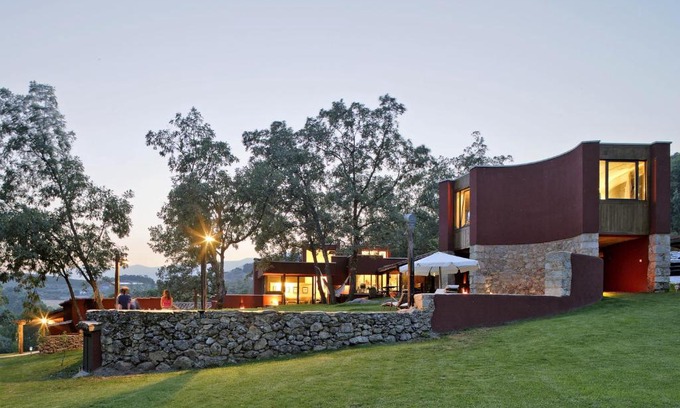 Candeleda House | Discover El Escondite De Pedro Malillo: 4-Star Oceanfront Retreat