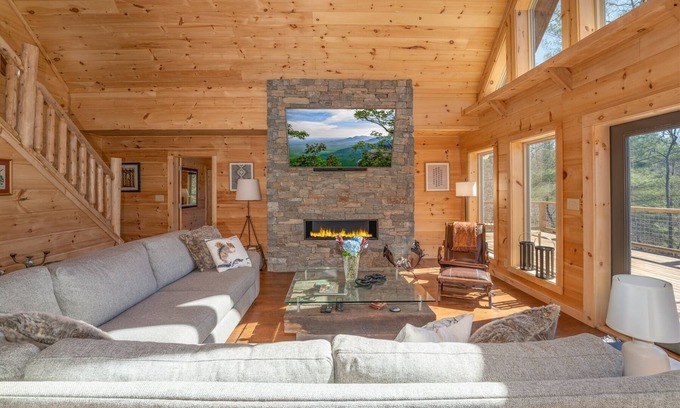 Brevard House | Experience El Escorpio North: 5 Bed Oasis with Pool