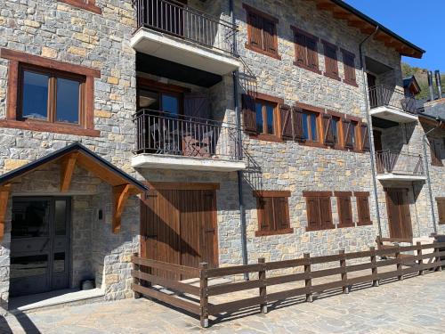 Panticosa Apartment | Relax at El Estacho de Panticosa - Rated 9.5/10 with Pool