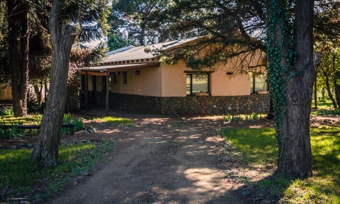 Tandil Cabin | Pet-Friendly El Estanque: Family Retreat with Pool Access