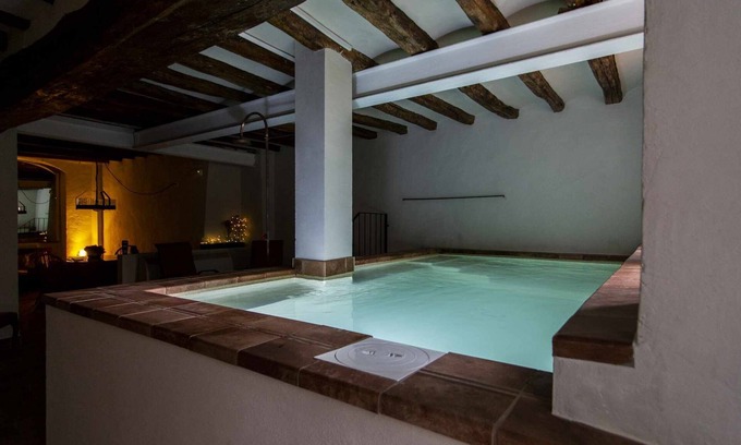 Olot Apartment | Unforgettable Stay at El Ferrer with Indoor Pool Access