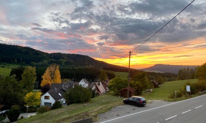 Gemarkung Tieringen Apartment | Family-Friendly El Greco Ferienwohnung Awaits You!