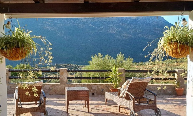 Jimera de Libar Ski Chalet | El Higuerón: Picturesque Retreat with Mountain Views