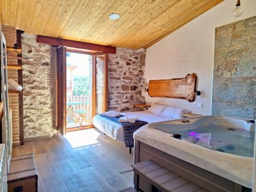 Navatalgordo Apartment | Discover El Hilo de los Sueños: Pet Friendly & Hot Tub