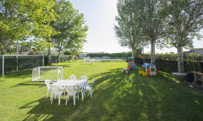 El Viso de San Juan House | Family-Friendly El Jardín de los Niños with Pool & Pets Welcome