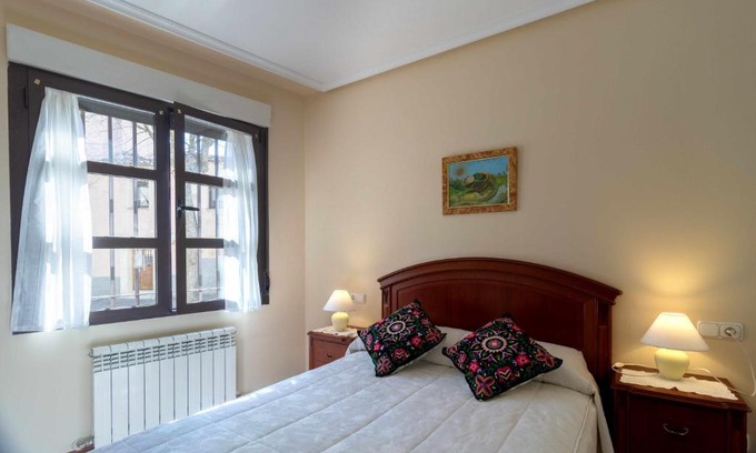 Zamora Apartment | Discover El Jardín de Fray Diego: Family-Friendly Retreat
