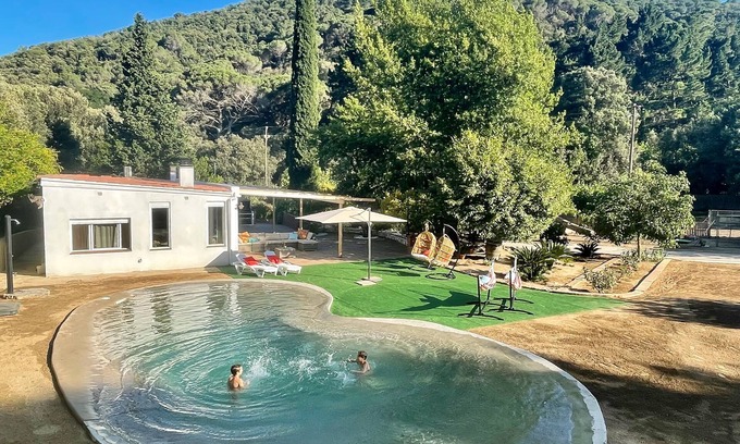 Arenys de Munt Cottage | Discover El Jardi Rural House: Pool, Garden & Barbecue