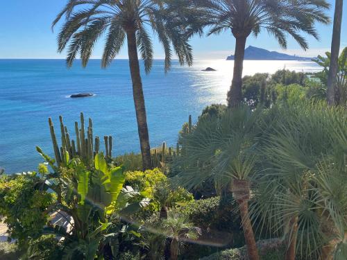 Altea la Vella Bed & Breakfast | Elegant El Jardin Botánico Villa LUZ with Oceanfront Views