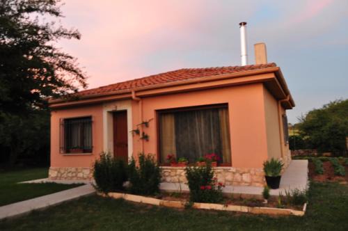 Santibanez del Val House | Discover El Jardin de Manuela: Pet-Friendly & Family Fun