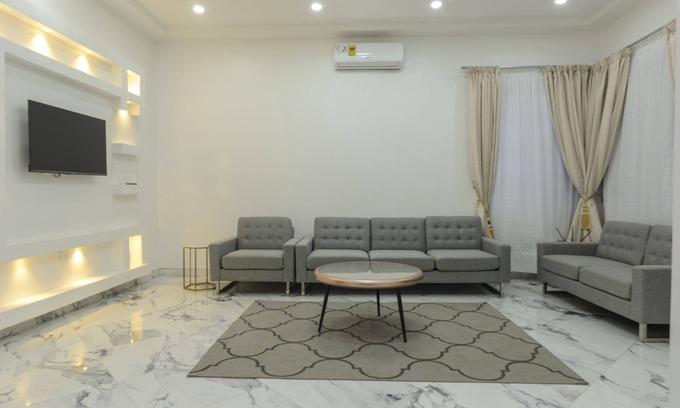 Accra House | Discover El-leenia Lodge: Modern Family Retreat in Accra