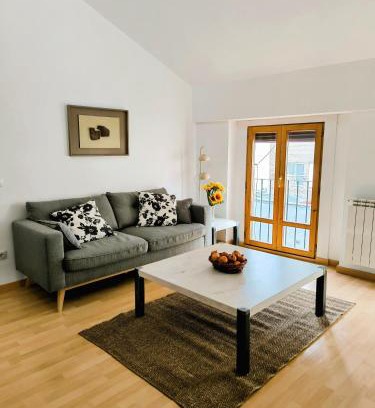 San Pablo Apartment | Discover El Loft del Casco: Rated 9.4/10 & Family-Friendly