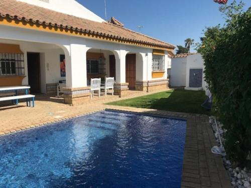 Chiclana de la Frontera House | Pet-Friendly El Magnolio: Guest Rated 9.9 with Pool Access