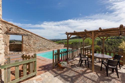 Sant Marti de Tous House | Discover El Mas: Pet-Friendly Haven with a Pool
