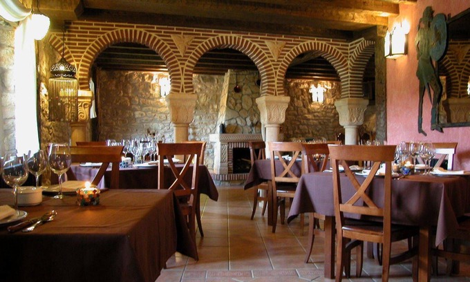 Calatanazor Hotel | Relax at El Mirador de Almanzor with Spa & Dining Options