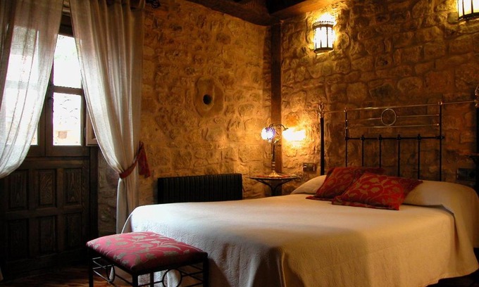 Calatanazor House | Budget-Friendly El Mirador de Almanzor with Restaurant & Breakfast