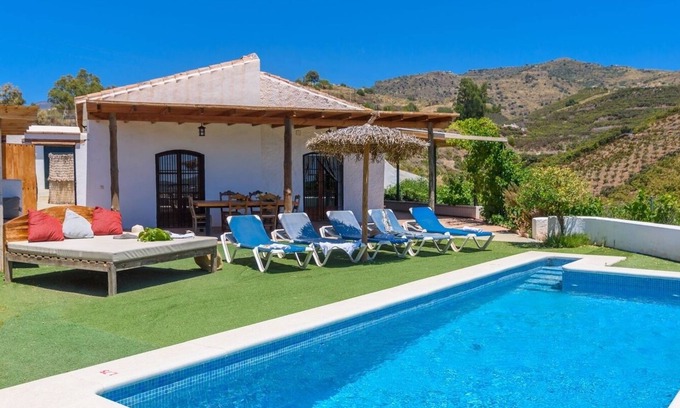 Trapiche Villa | Discover El Mirador de Isabel Vélez-Málaga: Oceanfront Retreat