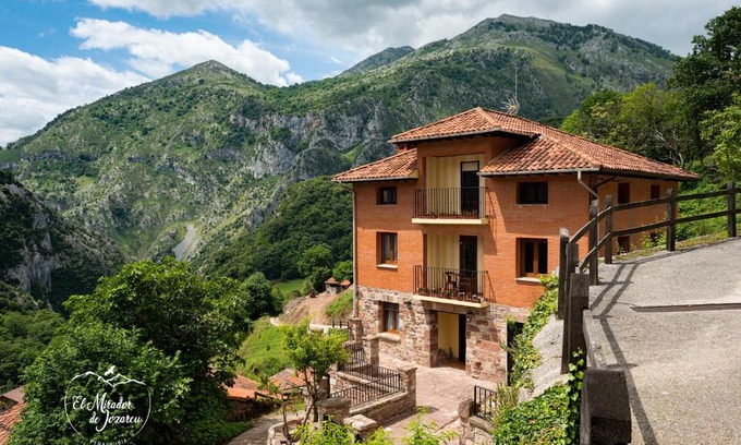 Penarrubia Apartment | Discover El Mirador de Jozarcu: Pet-Friendly Spa Retreat