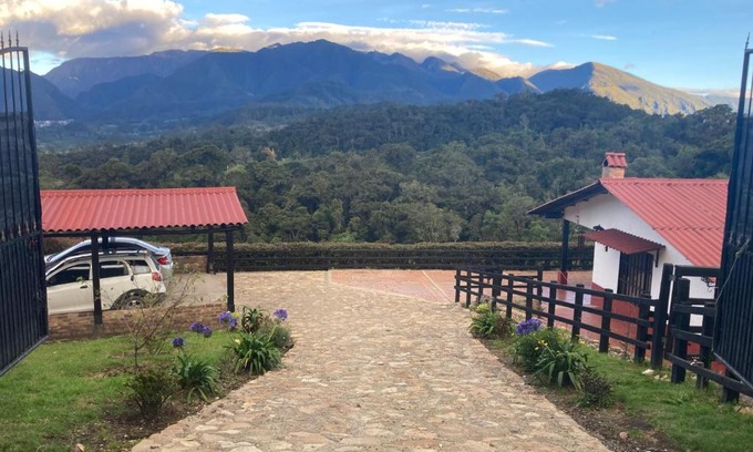 Gambita House | Pet-Friendly Retreat at El Mirador De Los Andes