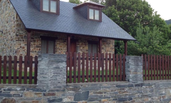 Villar de Otero House | Pet-Friendly Retreat at El Mirador de los Trobos