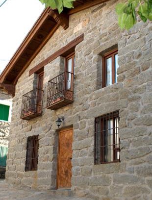 Navaluenga House | Discover El Mirador del Alberche: Pet-Friendly Oasis