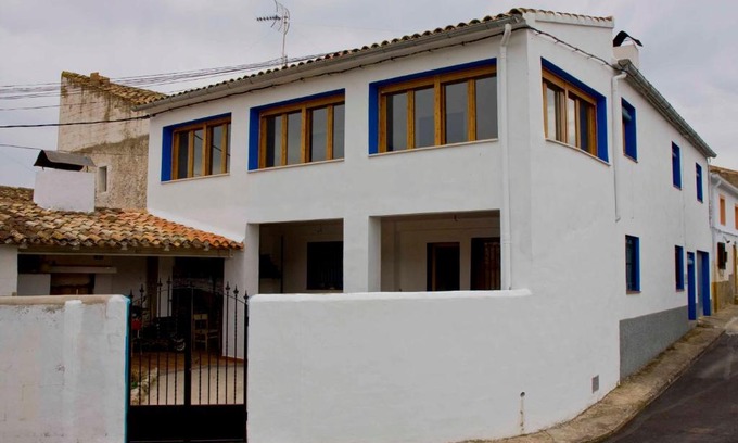 Castilblanques Apartment | Discover El Mirador del Norte: Pet-Friendly Oasis Awaits