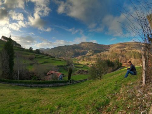 Carmona House | El Molino de Leyte - Charming Riverside Cottage in Carmona, Cantabria