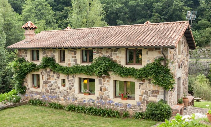 Lierganes House | Discover El Molino de Rucandio: Pet-Friendly Oceanfront Escape