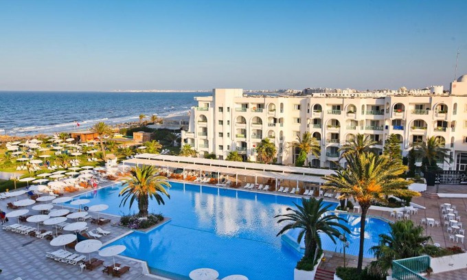 Mahdia Hotel | Relax at El Mouradi Mahdia: Oceanfront Spa & Pool Retreat
