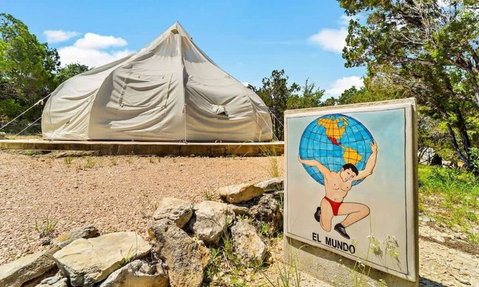 Dripping Springs RV Rental | Relaxing Stargazer El Mundo with Pool & Kitchen in La Fortuna