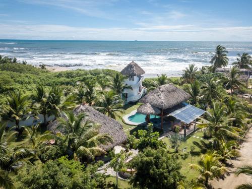 Troncones Resort | Pet-Friendly El MURO MAJAHUA Retreat with Pool Access