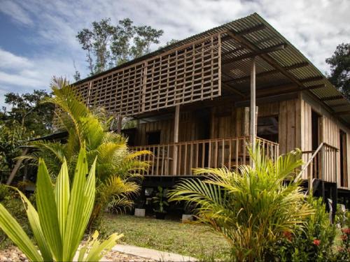 La Macarena Hotel | Pet-Friendly El Nido: Enjoy Poolside Relaxation & Breakfast