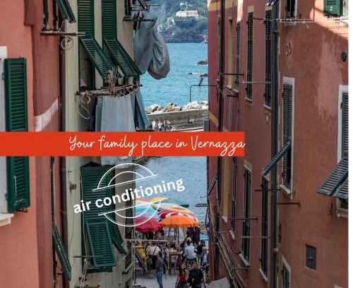 Vernazza Apartment | Cozy El Nin Apartment with Terrace and Oceanfront Views